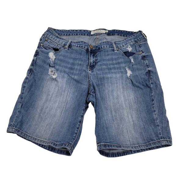 Torrid Distressed DestoryedWhiskering Denim Women's Shorts 18 - Picture 1 of 5